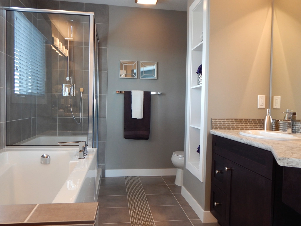 Glass shower · Midtown